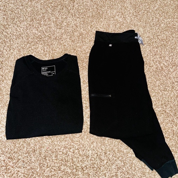 Figs Other - FIGS scrubs in Black